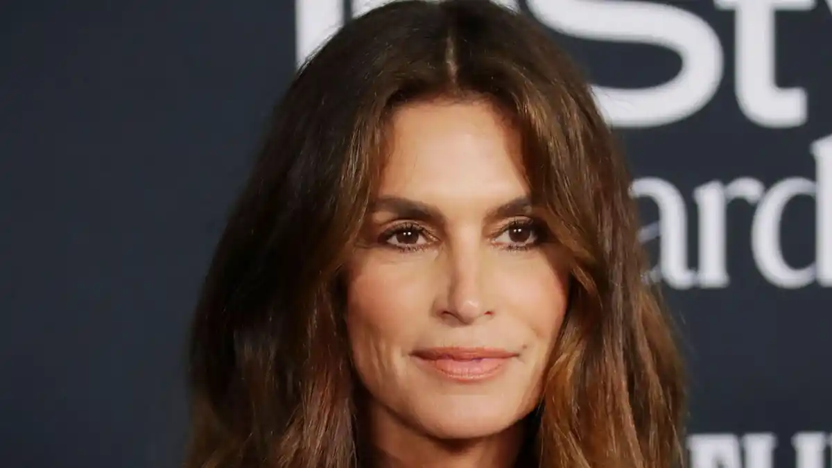 Cindy Crawford Gets Trauma Bangs