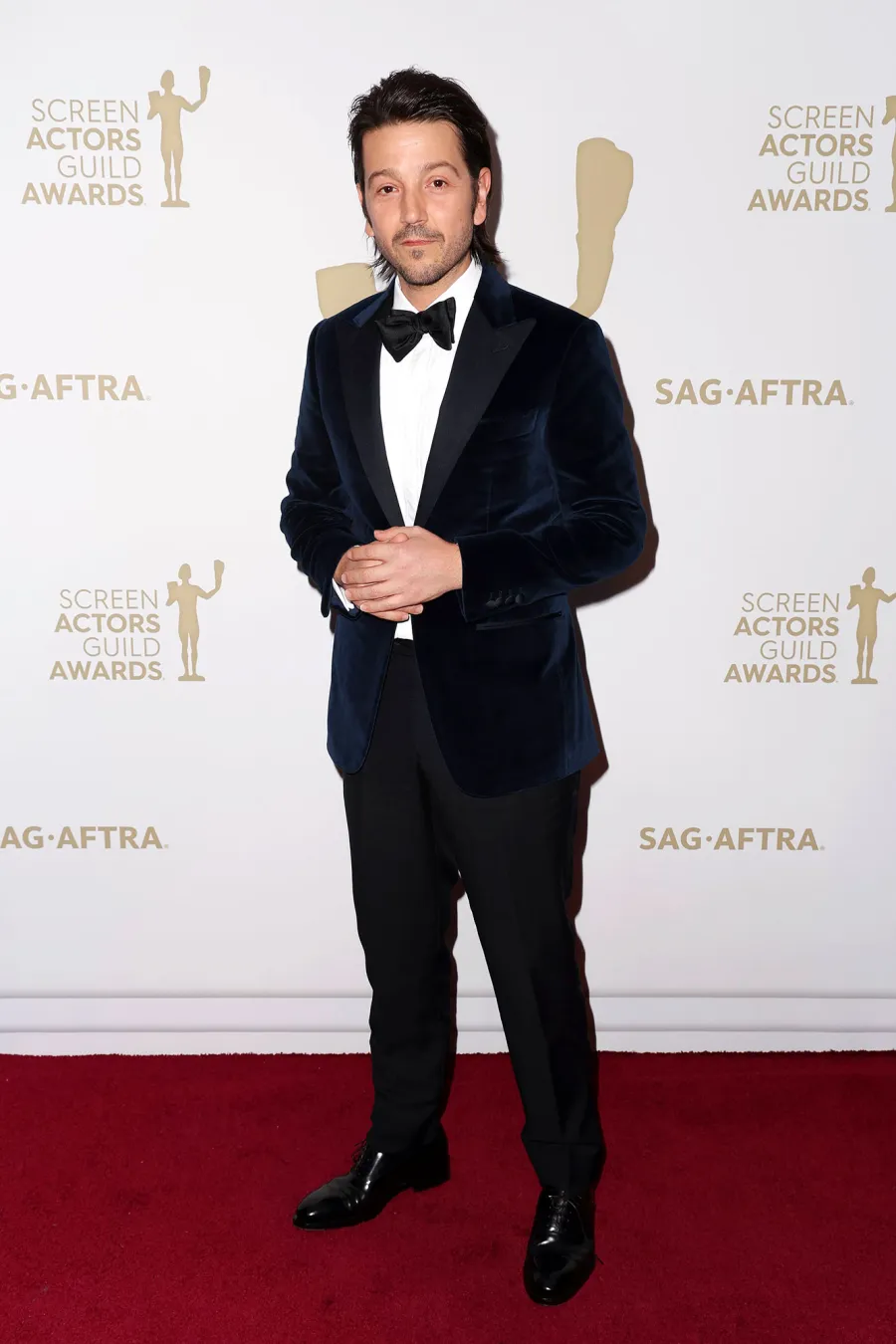 Diego Luna Red Carpet Sag Awards 2023