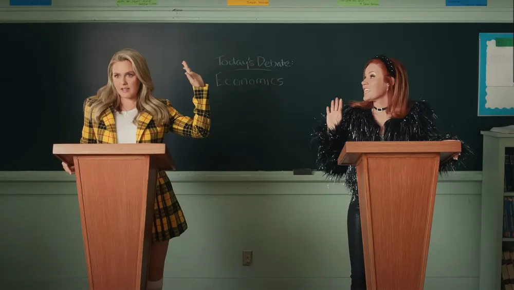 Elisa Donovan Thought She Was &lsquo;Hallucinating&rsquo; Filming &lsquo;Clueless&rsquo;-Themed Super Bowl Commercial With Alicia Silverstone -458