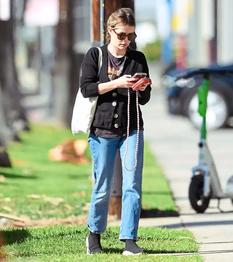Emma Roberts They Stroll And Scroll Just Like Us
