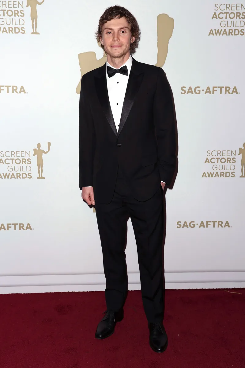 Evan Peters Red Carpet Sag Awards 2023