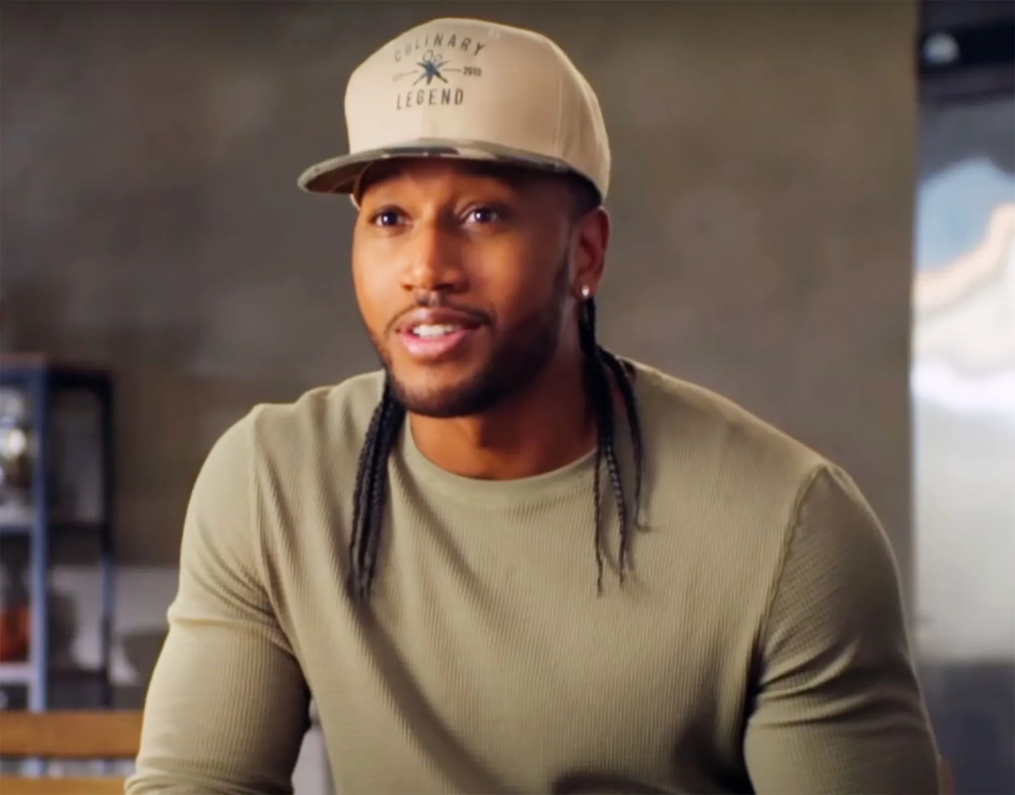 Game Time! ‘Superchef Grudge Match’ Host Darnell Ferguson Makes the Perfect Wings green