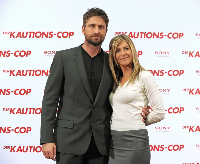 Gerard Butler Explains Jen Aniston “Butt Grab” Pic
