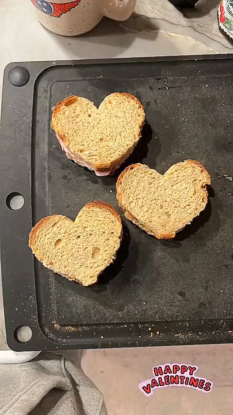 How Naomi Watts, Emily Ratajkowski, Hugh Jackman and More Stars Celebrated Valentine’s Day 2023 - 856