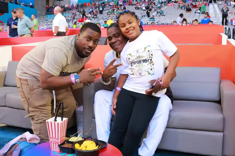 Jay-Z, Damar Hamlin, Sheryl Lee Ralph and More Celebrities Attend Super Bowl 2023- Photos - 693