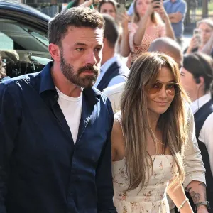 Jennifer Lopez Jokes About Ben Affleck's 'Happy Face' After Grammy Memes