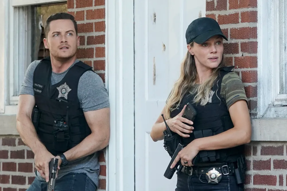 Jesse Lee Soffer Sounds Off on His &lsquo;Chicago P.D.&rsquo; Character Jay Halstead Ghosting Hailey Upton After His 2022 Show Exit - 194