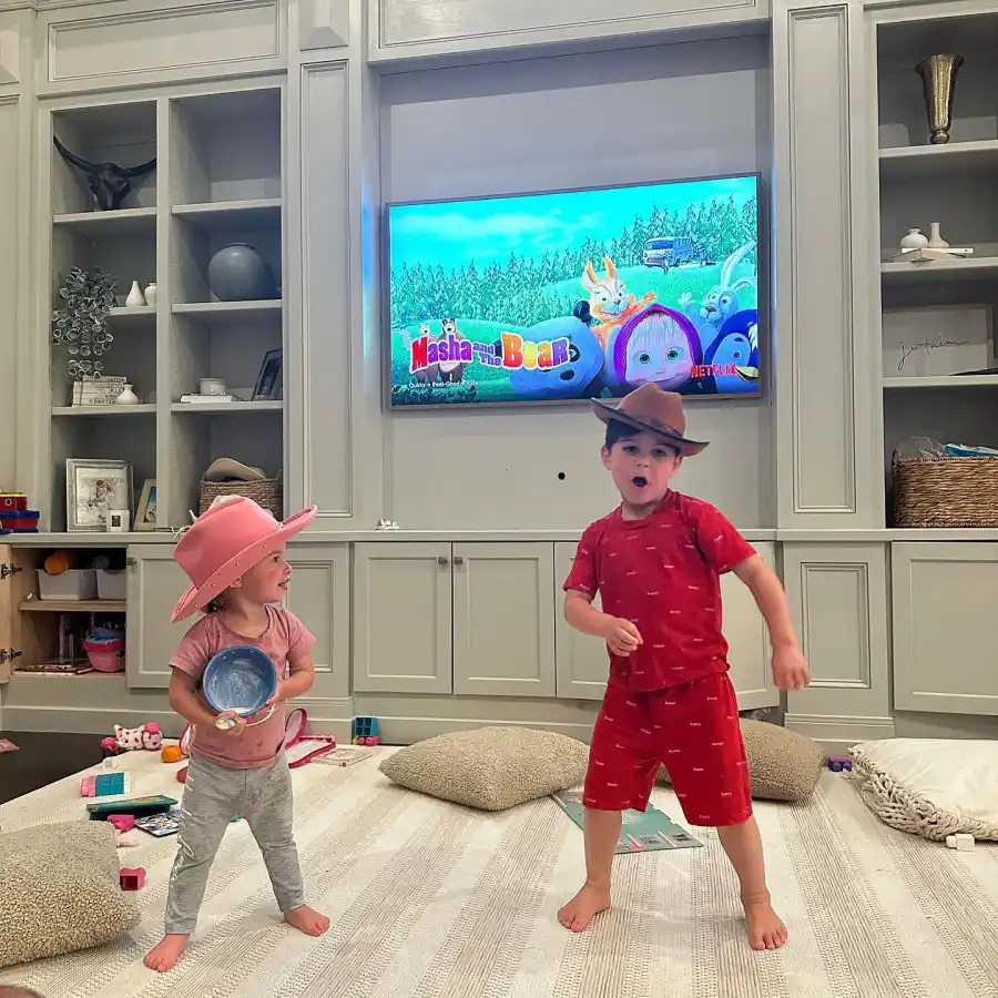 Jessie James Decker's 'Heart Is Full' After Reunion With Estranged Brother John and His Wife Ali- Photos - 235