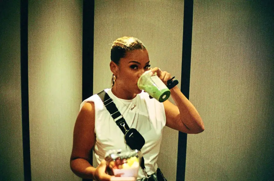 Kamie Crawford- Inside a Day in My Life! - 916