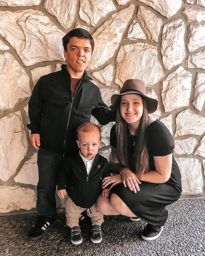 Little People, Big World Stars Zach and Tori Roloff’s Relationship Timeline - 025