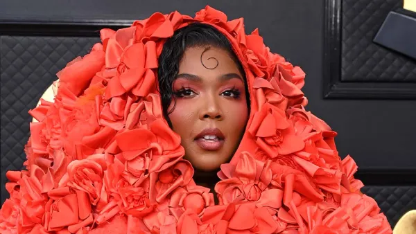 Lizzo Red Carpet Grammys 2023