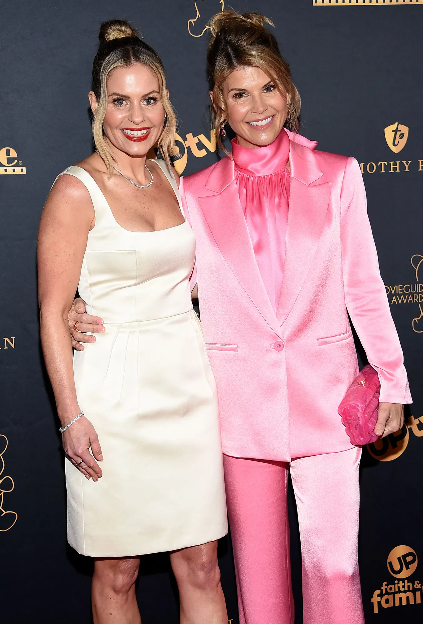 Lori Loughlin Attends 1st Awards Show Since College Admissions Scandal, Reunites With Candace Cameron Bure