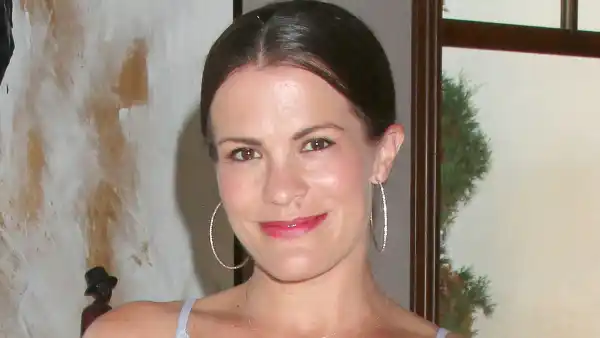 Melissa Claire Egan - 949