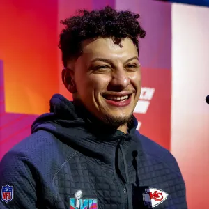 Patrick Mahomes Forgot About Valentine's Day as He Prepares for Super Bowl LVII: 'Don't Tell' Brittany! nfl sweatshirt