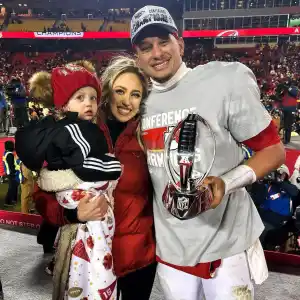 Patrick Mahomes' Wife Brittany Matthews, Kids Land in Arizona for Super Bowl 2023 family