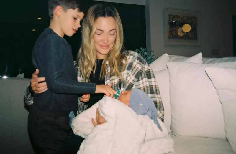 Peta Murgatroyd and Maksim Chmerkovskiy Meet Jenna Johnson and Val Chmerkovskiy’s Baby: Photos