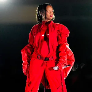 Pregnant Rihanna Is ‘Relieved’ After Announcing 2nd Pregnancy at Super Bowl LVII Halftime Show - 896
