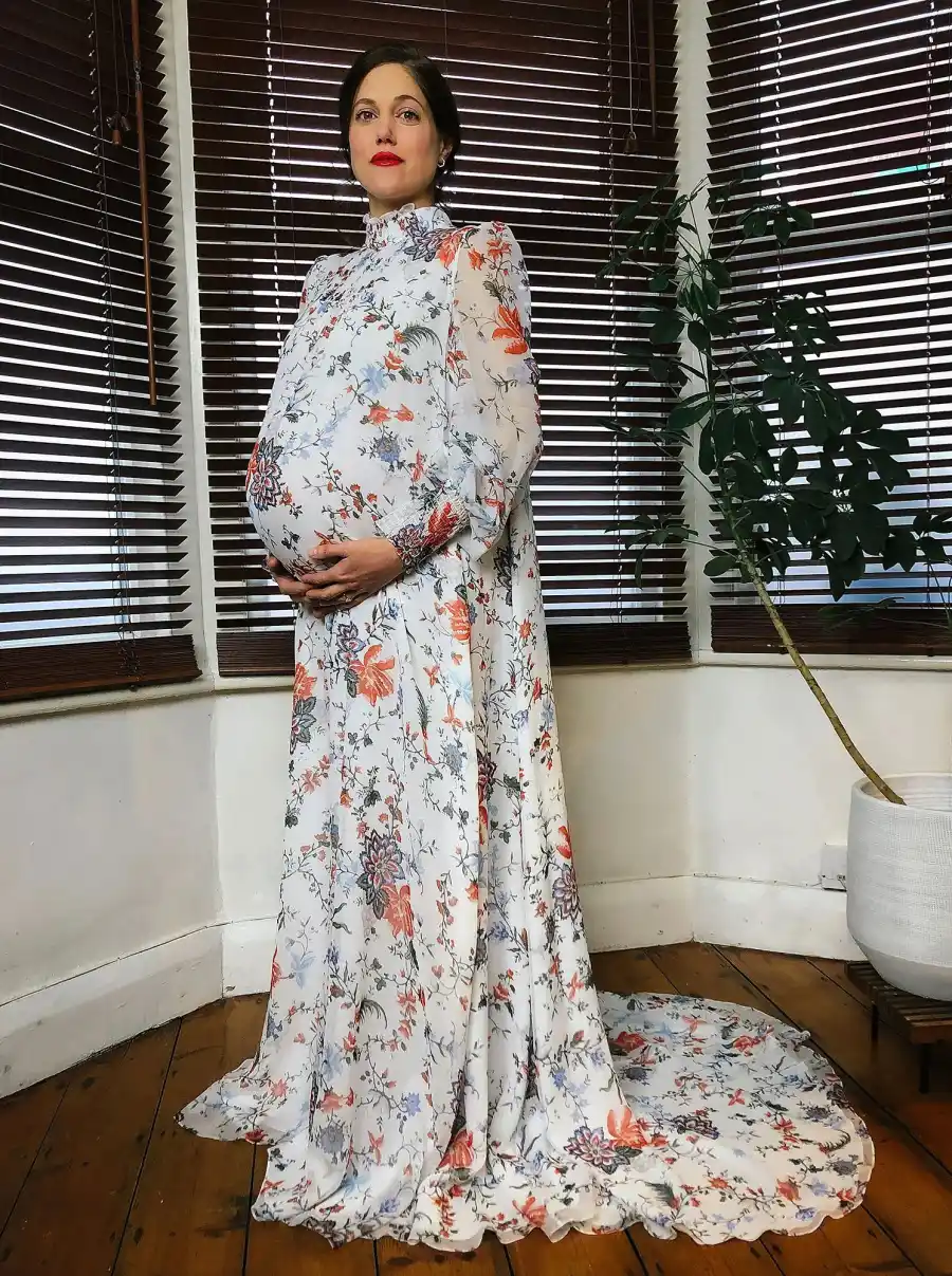 Pregnant Stars Show Baby Bumps at SAG Awards- Natalie Portman, Busy Philipps and More - Charity Wakefield - 958