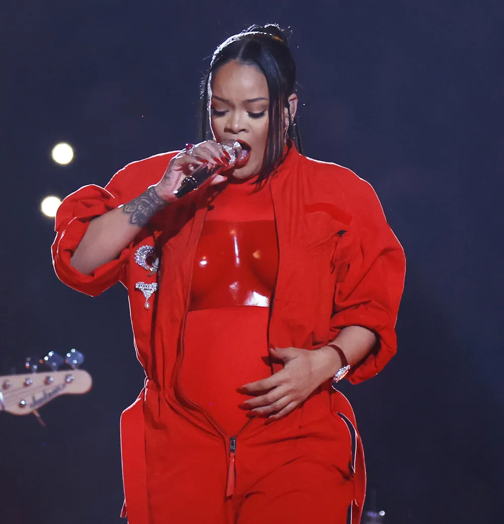 Rihanna&rsquo;s Baby Bump Album Ahead of 2nd Child&rsquo;s Arrival With Boyfriend ASAP Rocky: Pregnancy Pics holding bump