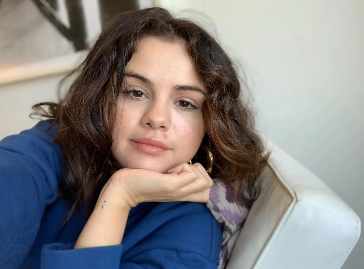 Selena Gomez Makeup Free 2 Feature