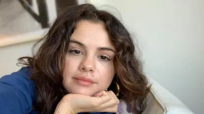 Selena Gomez Makeup Free 2 Feature