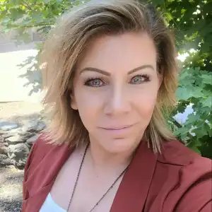 Sister Wives' Meri Brown Shares 'Relationship Status' Update as She Celebrates 1st Valentine's Day Since Kody Split red blazer