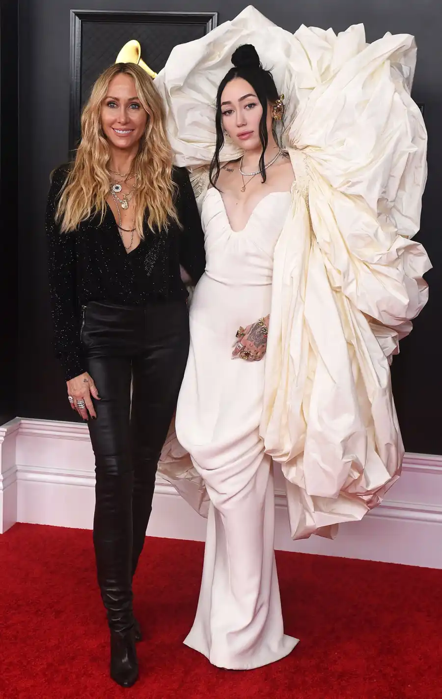 Stars Bring Family Members to Grammys noah cyrus