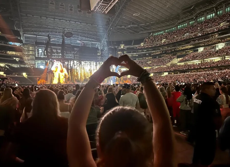 Taylor Swift and Selena Gomez's Sweetest Friendship Moments Over the Years: Photos