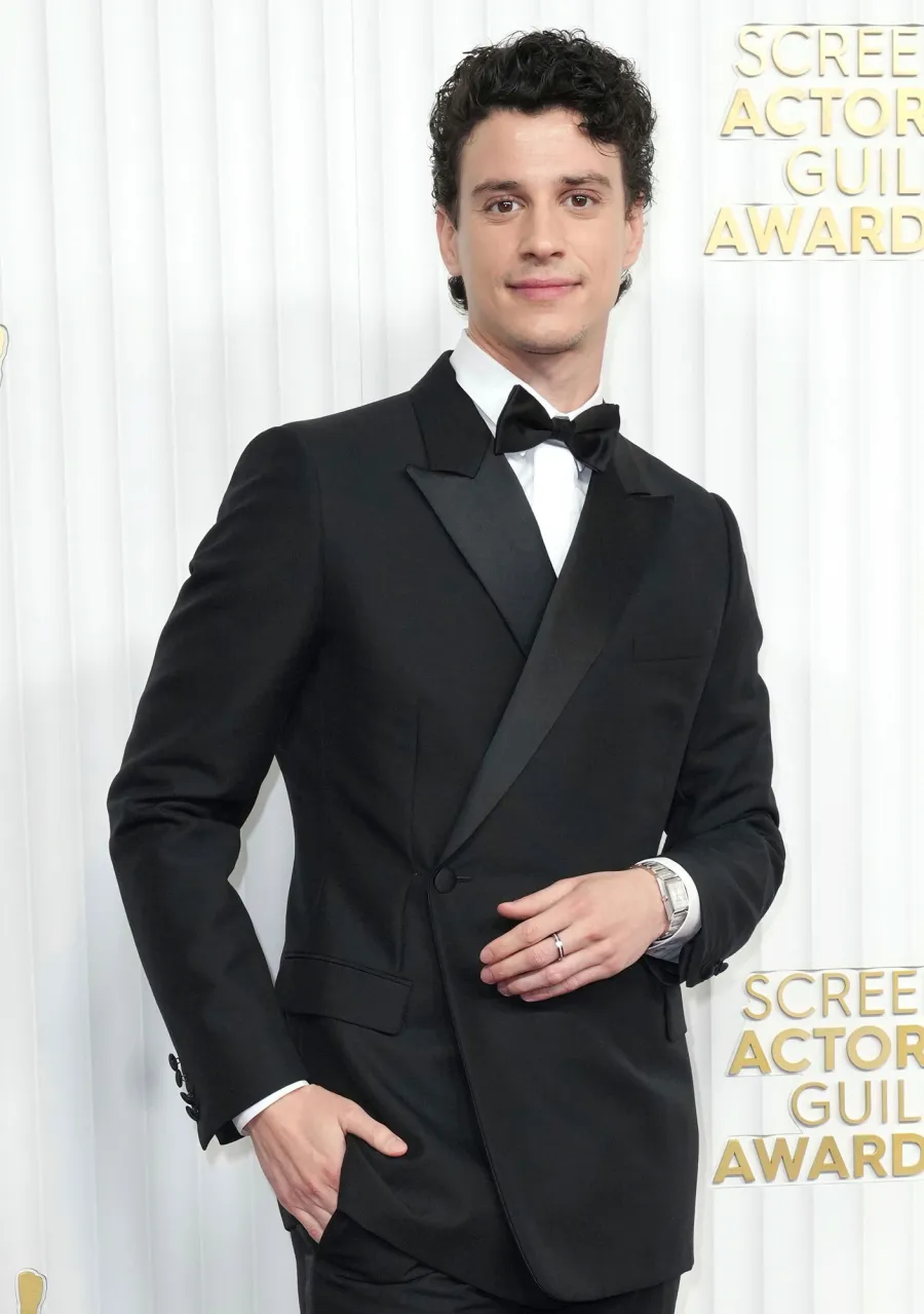 The 'White Lotus' Cast Brings Their A-Game to the 2023 SAG Awards Red Carpet: Haley Lu Richardson, Theo James and More bow tie