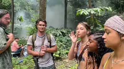 Tomfoolery Experts! ‘Outer Banks’ Cast’s Best Behind-the-Scenes Moments purple tank