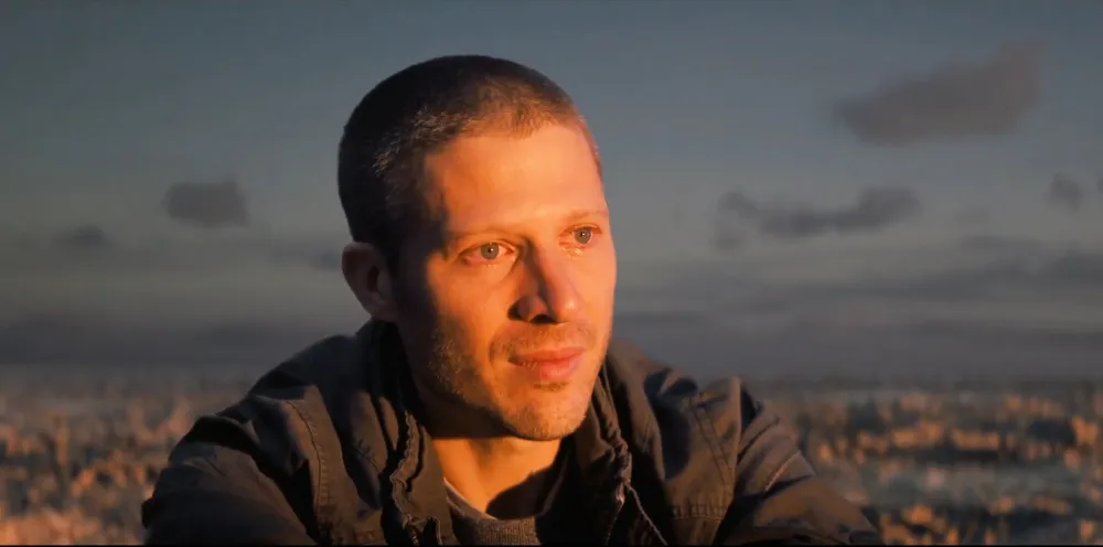 Zach Gilford Breaks Down Riley's Fate on 'Midnight Mass'