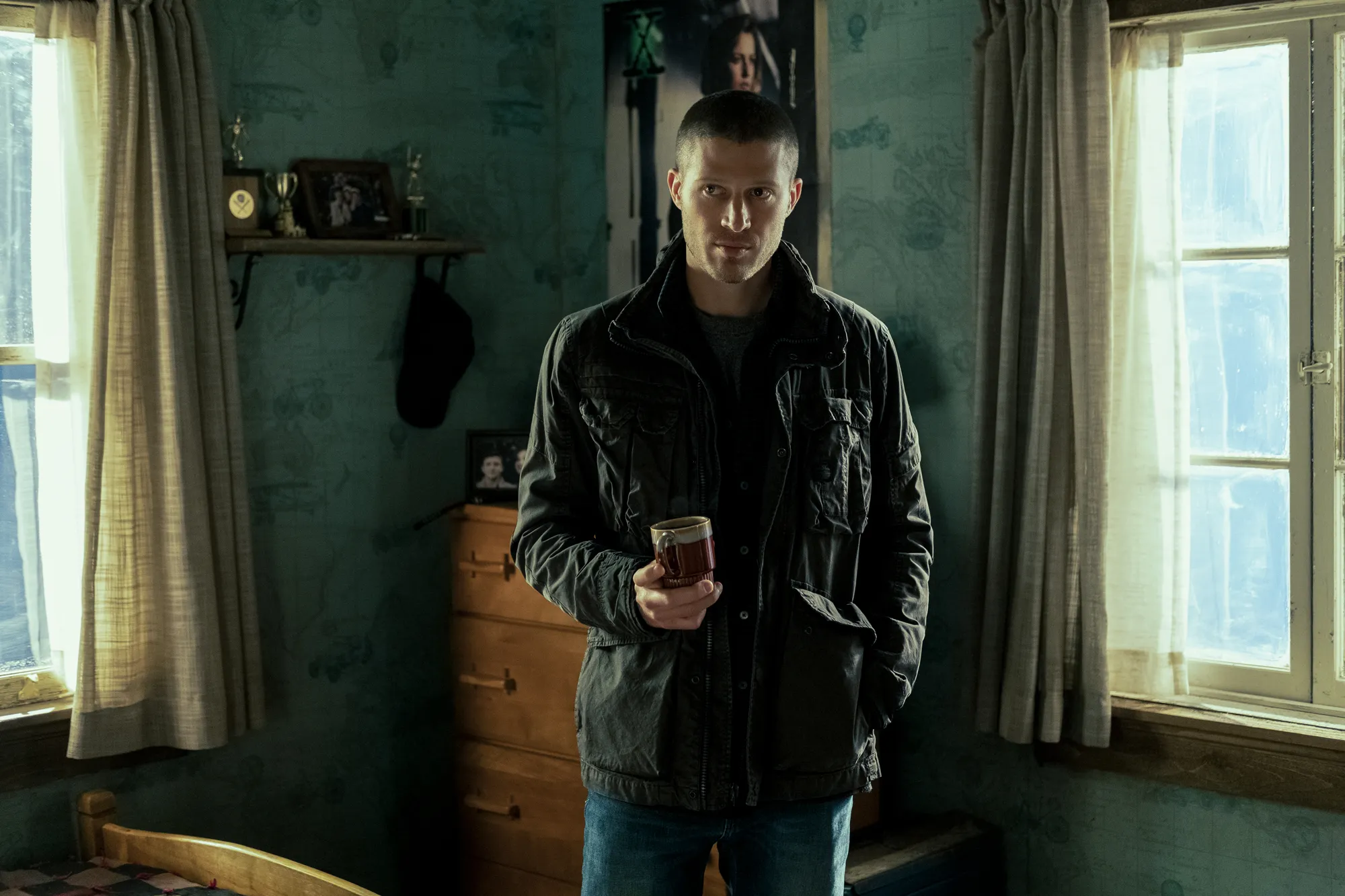 Zach Gilford Breaks Down Riley's Fate on 'Midnight Mass