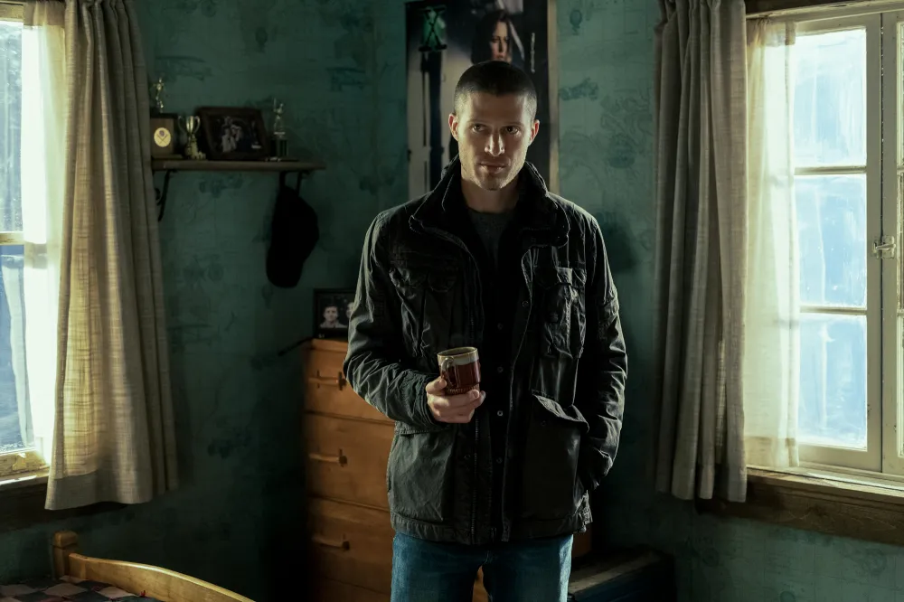 Zach Gilford Breaks Down Riley's Fate on 'Midnight Mass