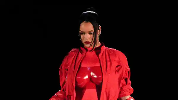 Pregnant Rihanna Sizzles During Super Bowl Halftime Show: See Her Look