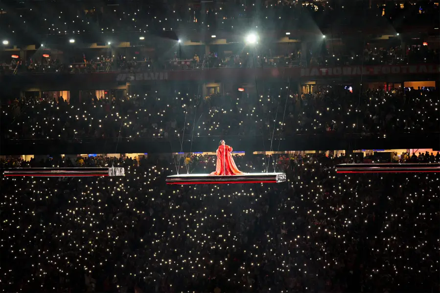 Rihanna Shine Bright