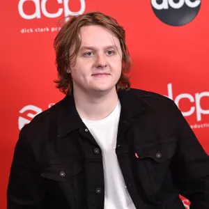 Lewis Capaldi and More Stars Who Were in the Bathroom When They Won Awards