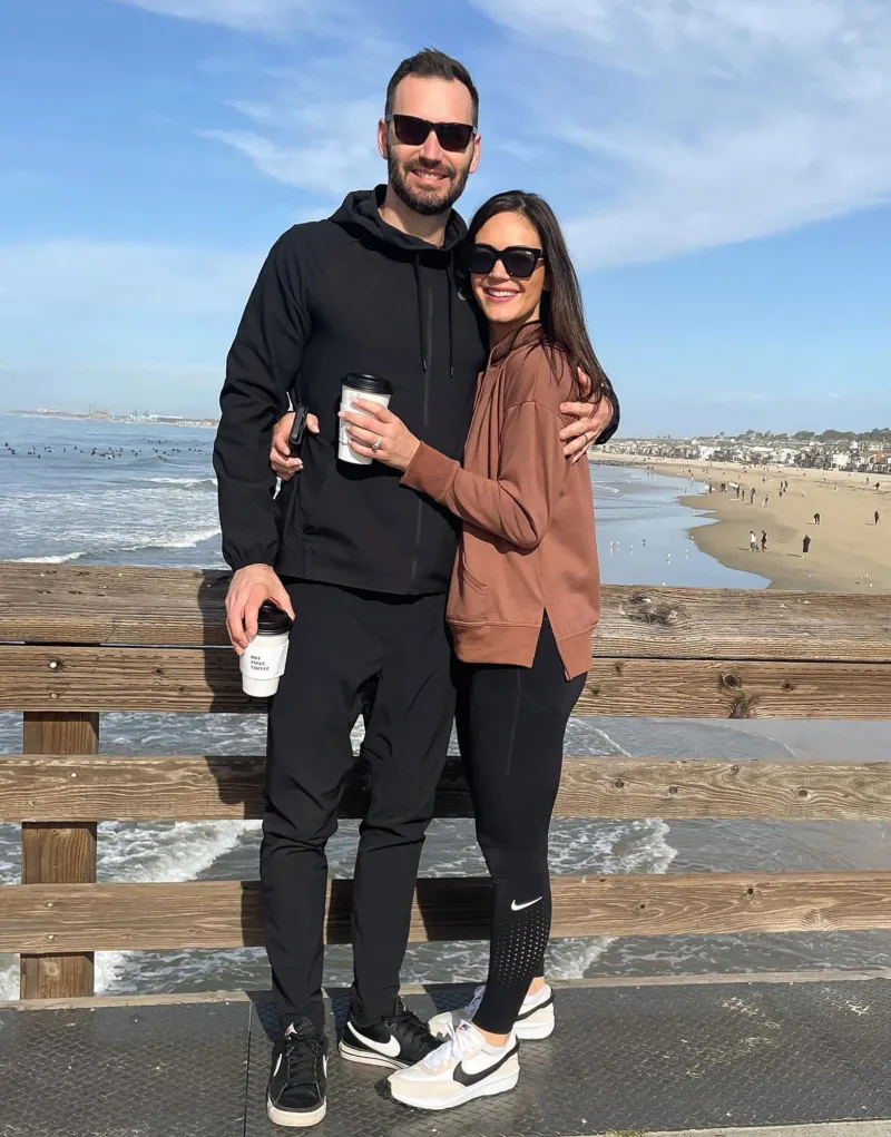 ‘Bachelorette’ Alums Desiree Hartsock and Chris Siegfried’s Relationship Timeline black hoodie