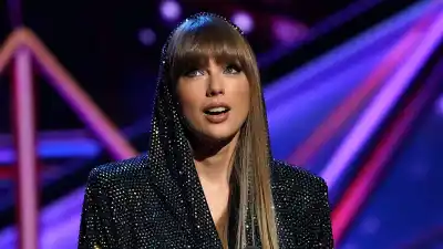 Feature Taylor Swift iHeart Radio Red Carpet