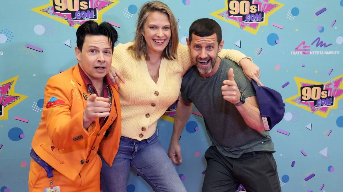 'Hocus Pocus' Stars Vinessa Shaw, Jason Marsden and Omri Katz Reveal Which Scenes They'd Redo