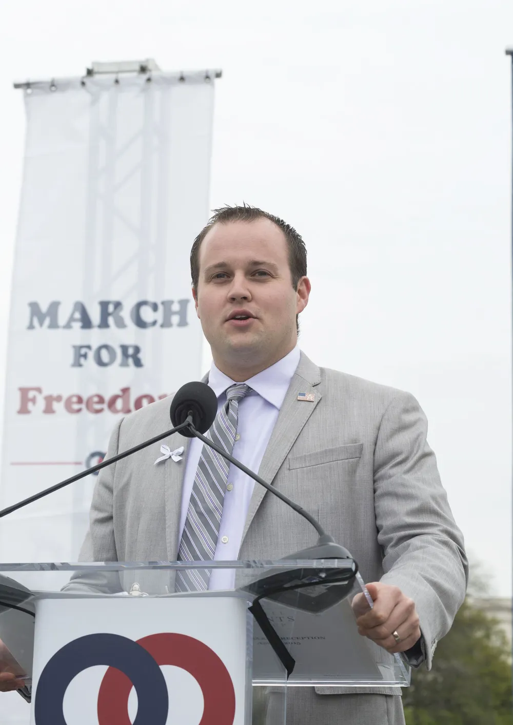 Josh Duggar Responds to Past Child Molestation Allegations: Read the 19 Kids and Counting Star&rsquo;s Statement