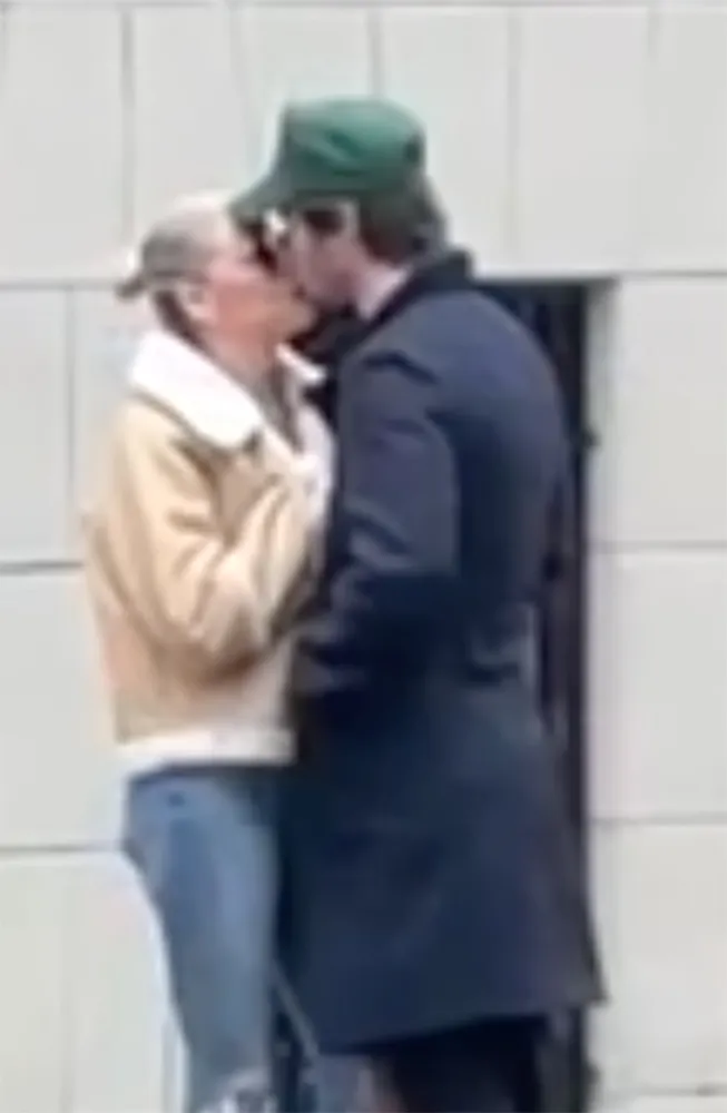 Kelsea Ballerini Packs on PDA With Chase Stokes In NYC Before Her 'SNL' Debut: Photos