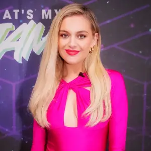 Kelsea Ballerini Sells New Merch Based on Her ‘Saturday Night Live’ Reference to Ex-Husband Morgan Evans - 437
