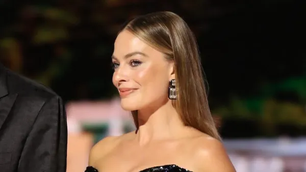 Oscars 2023 Margot Robbie mini gall