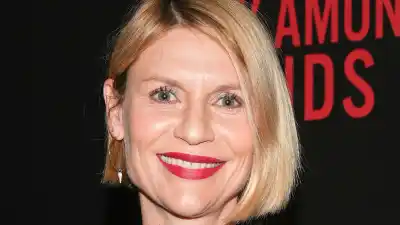 Pregnant Claire Danes Shows of Growing Baby Bump Ahead of 3rd Child With Hugh Dancy