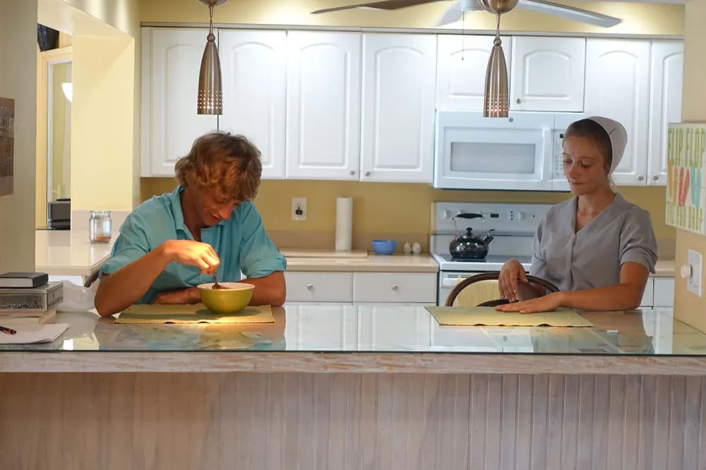 'Return to Amish' Stars Meet the 'English World' in Season 7 Trailer