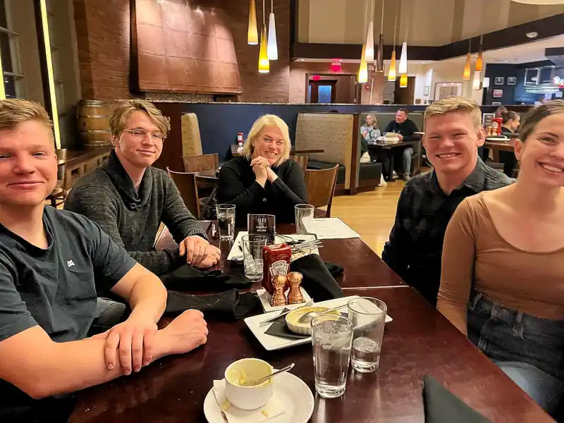 Sister Wives' Janelle Brown's Sweetest Family Photos With Her and Kody Brown's 6 Children - 784