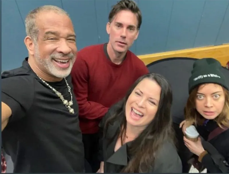 aubrey-plaza-attends-90s-con-poses-with-charmed-cast-and-more