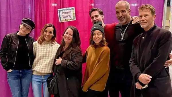 Aubrey Plaza Attends 90s Con, Poses With Charmed Cast and More