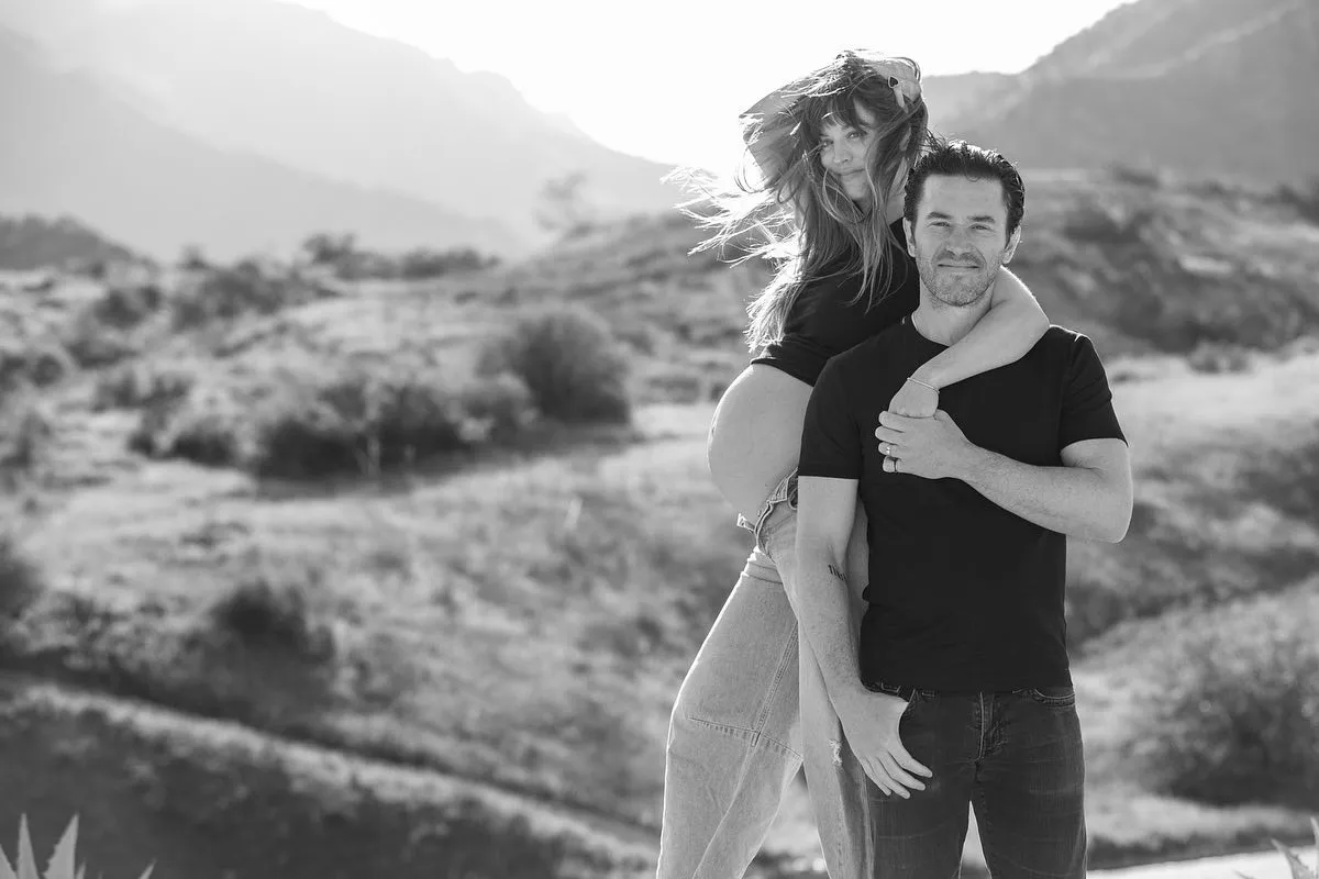 Pregnant Kaley Cuoco’s Baby Bump Album While Expecting 1st Child With Tom Pelphrey: Photos