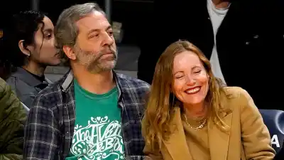 Nothing But Net! Leslie Mann, Judd Apatow Sit Courtside at Basketball Game